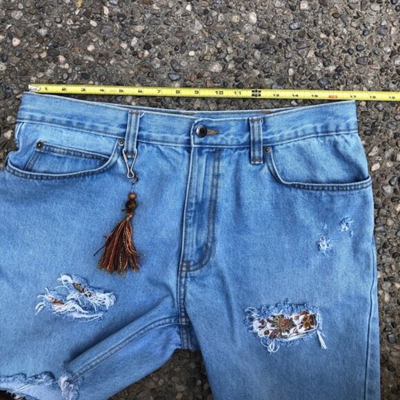 💫HOST PICK 💫 BOHO HIGH WAIST LIGHT DENIM DISTRESSED JEAN SHORTS SIZE 33/34 - Picture 8 of 13